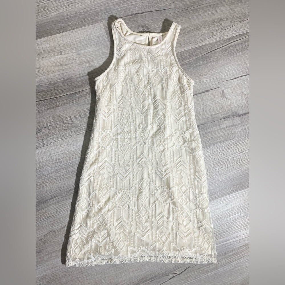 Elegant Off-White Lace Dress—Medium